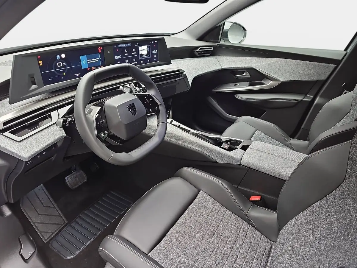 PEUGEOT 5008 1.2 HYBRID 145 E-DSC6 ALLURE KLIMA LED 7-S DAB 360