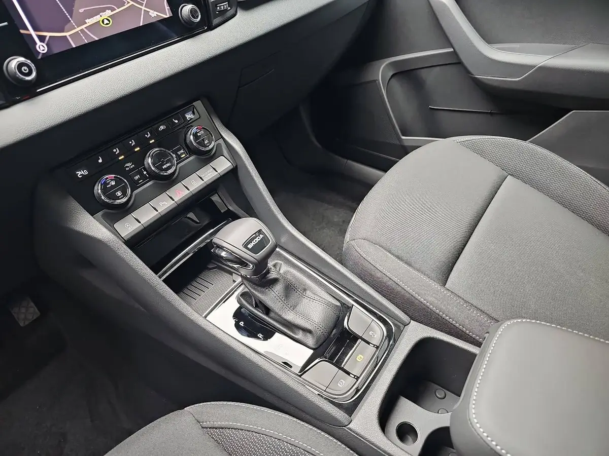 SKODA KAROQ 2.0 TDI DSG DRIVE NAVI LED AHK LM