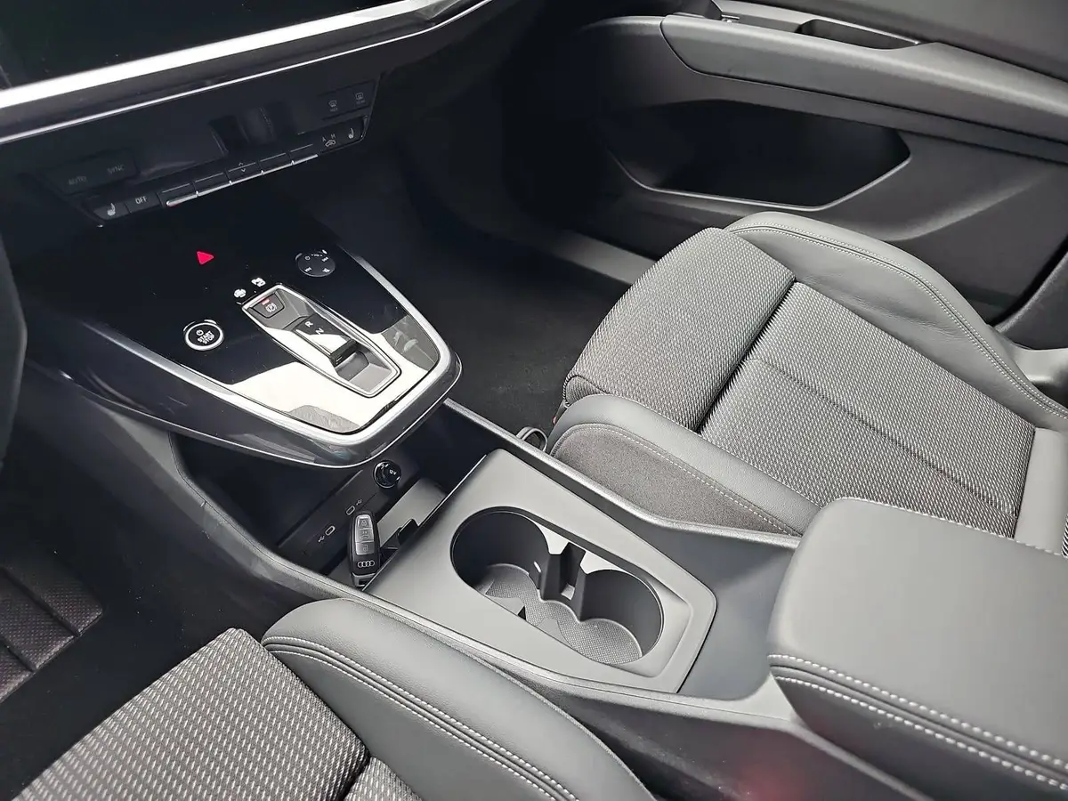 AUDI Q4 E-TRON 45 S-LINE 82KWH LED-MATRIX KAMERA