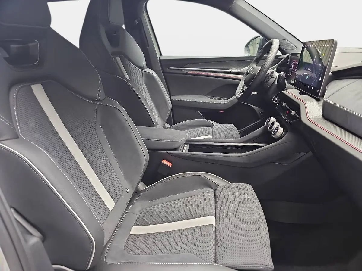 SKODA KODIAQ 1.5 TSI DSG IV PHEV SPORTLINE AHK PANO LM