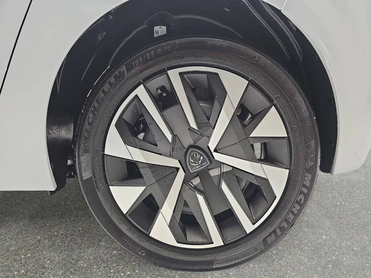 PEUGEOT 208 1.2 HYBRID 110 E-DSC6 STYLE LED GRA SHZ