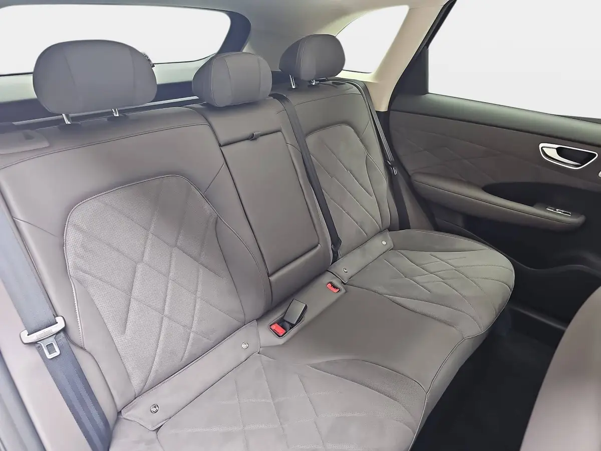 MG ANDERE EV 77 KWH LUXURY PANORAMA LEDER 20-ZOLL