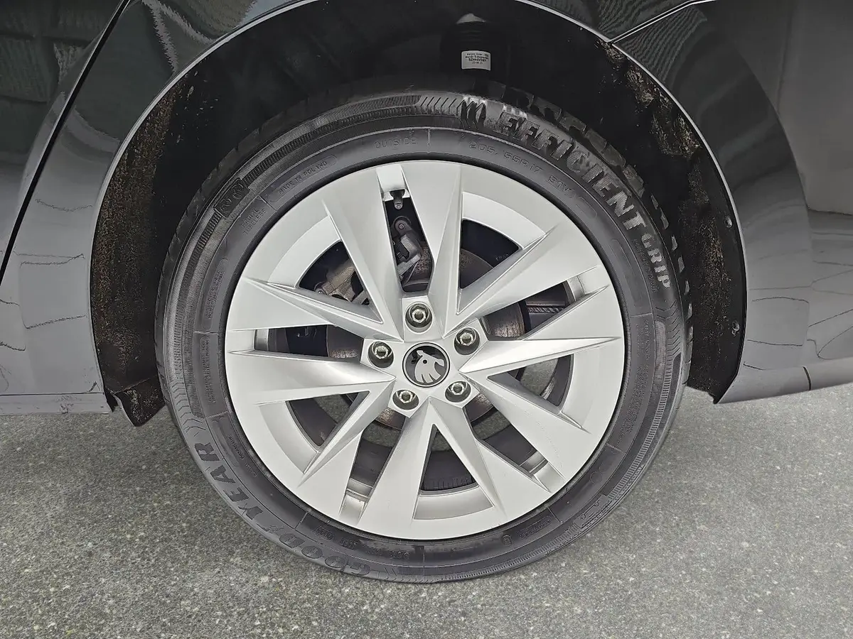 SKODA OCTAVIA COMBI 1.5 TSI ETEC DSG SELECTION NAVI LED ACC WINTER KA