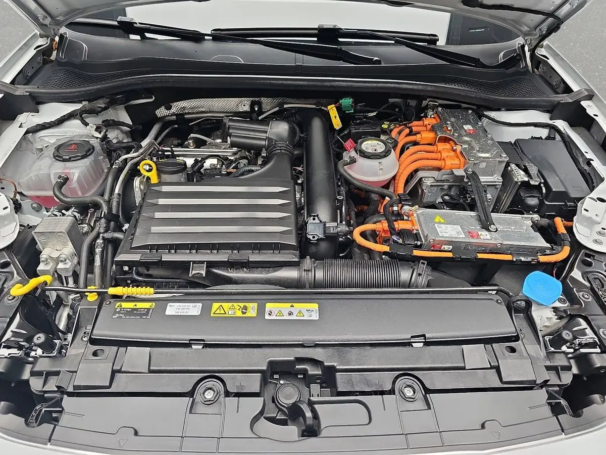 CUPRA LEON ST 1.4 E-HYBRID DSG LED DCC KAMERA