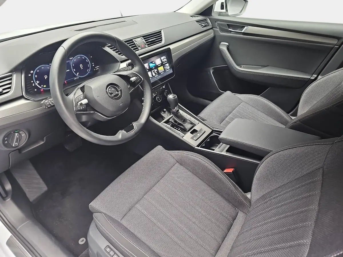 SKODA SUPERB COMBI 2.0 TDI DSG STYLE NAVI LED LM
