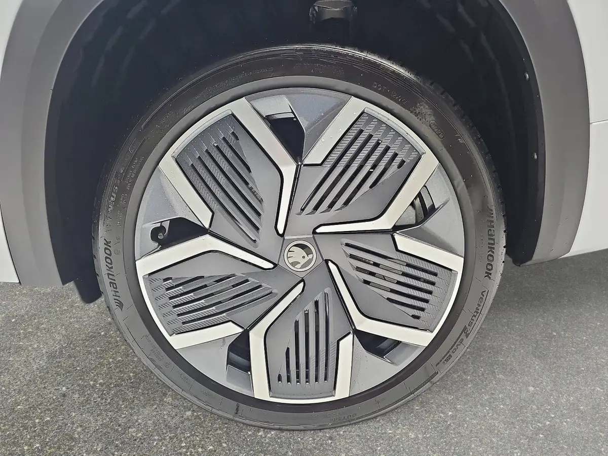 SKODA KODIAQ 1.5 TSI DSG IV PHEV SPORTLINE AHK PANO LM