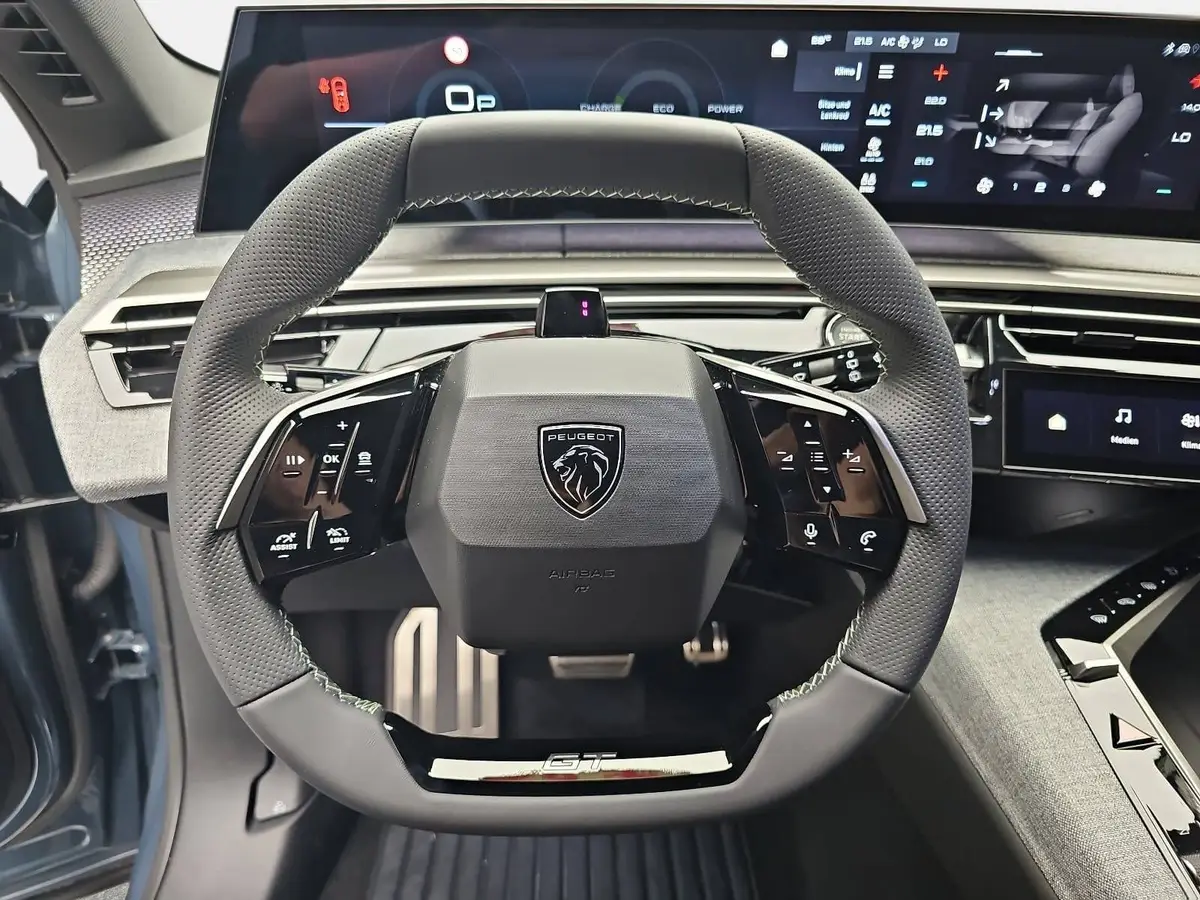 PEUGEOT 5008 1.2 HYBRID 145 E-DSC6 GT KLIMA LED 7-S DAB 360° AH
