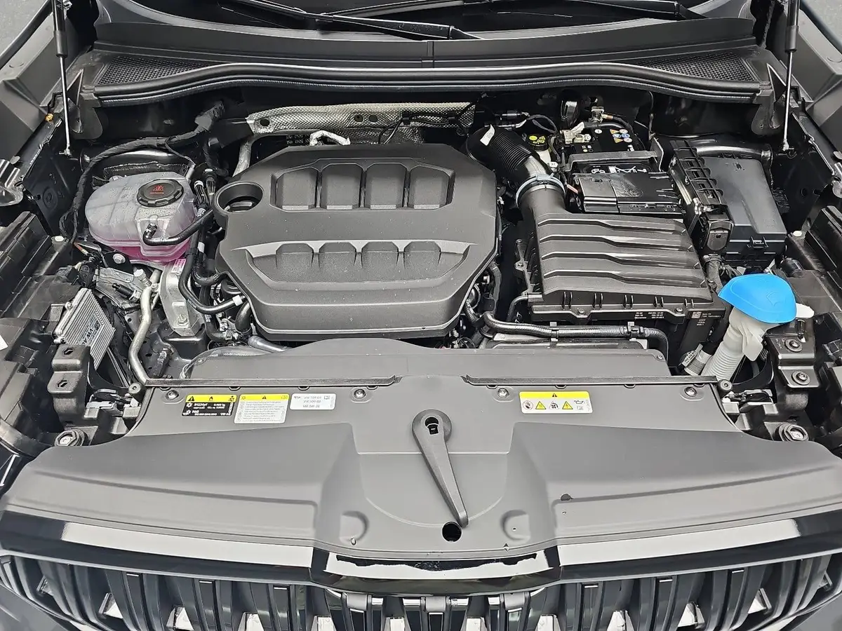 SKODA KODIAQ 2.0 TSI DSG SPORTLINE 4X4 NAVI LED AHK