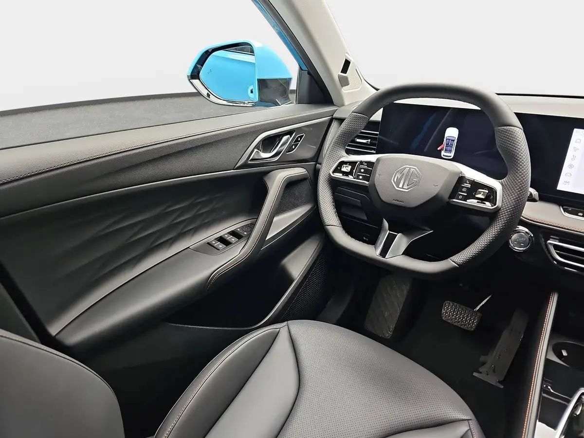 MG HS 1.5 HYBRID+ MY25.5 LUXURY LEDER 360-GRAD-KAMERA 19-ZOLL-LM
