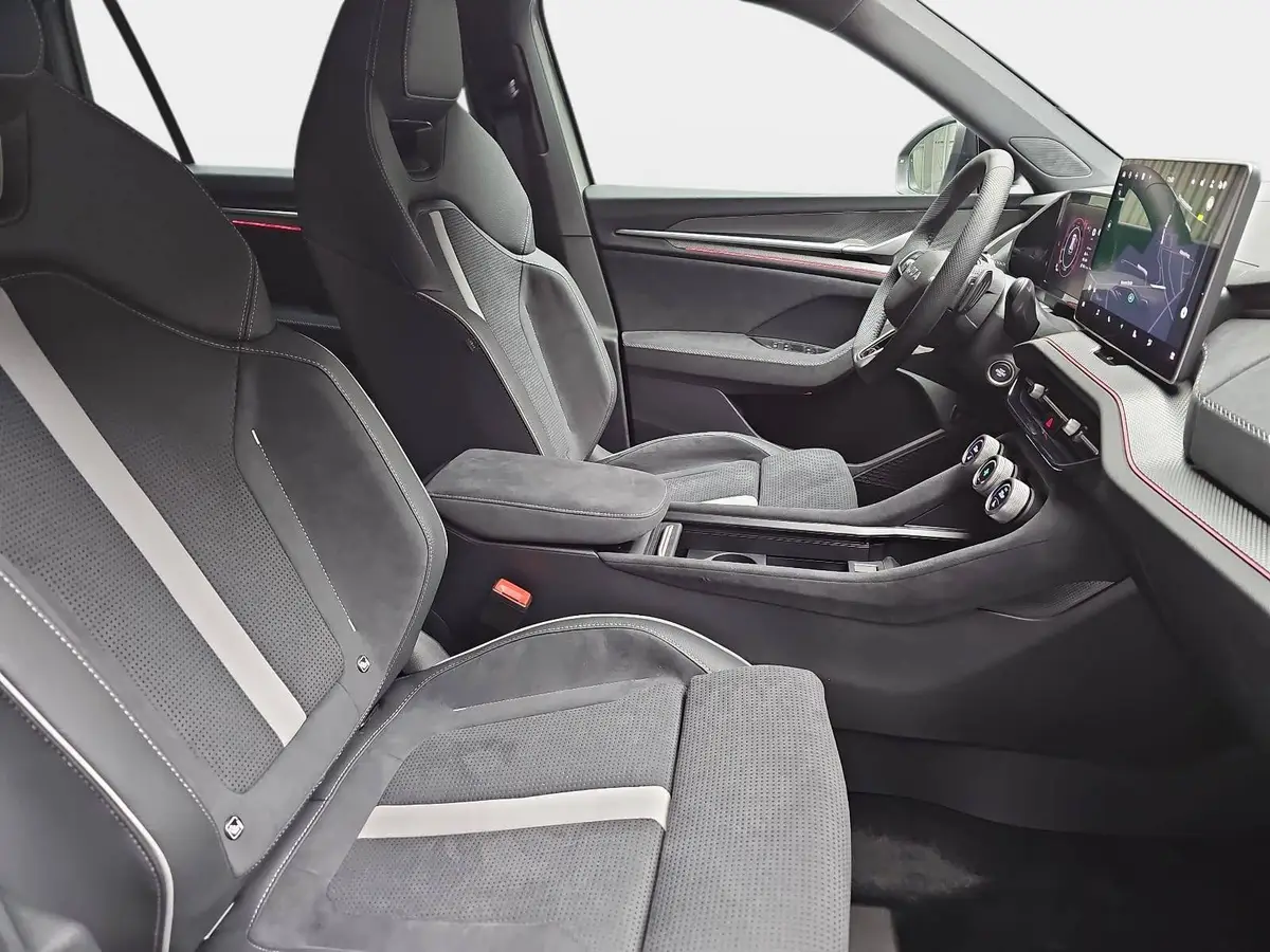 SKODA KODIAQ 1.5 DSG SPORTLINE NAVI LED ACC WINTER KAMERA AHK L