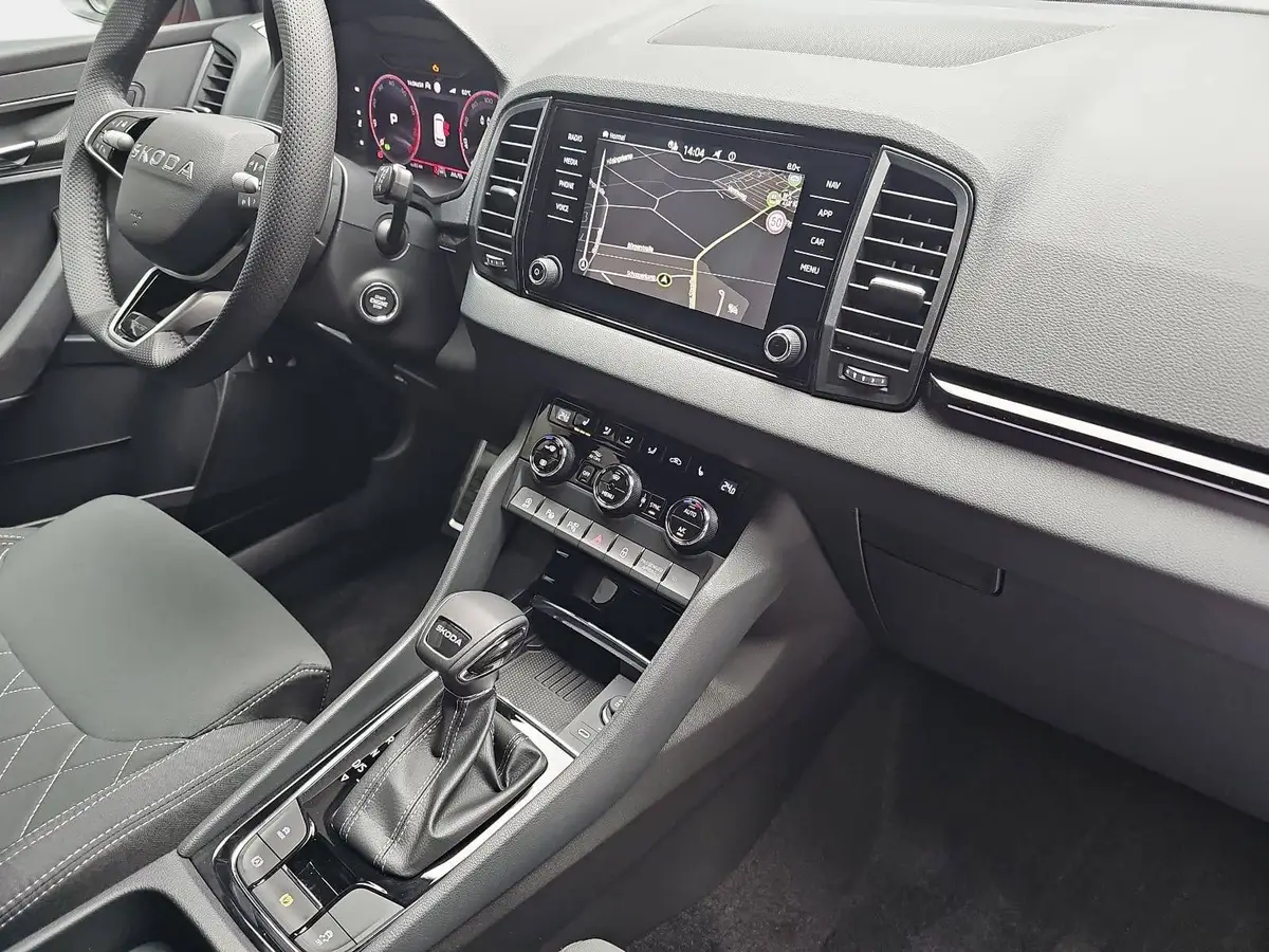 SKODA KAROQ 1.5 TSI DSG SPORTLINE NAVI LED-MATRIX PANO WINTER 