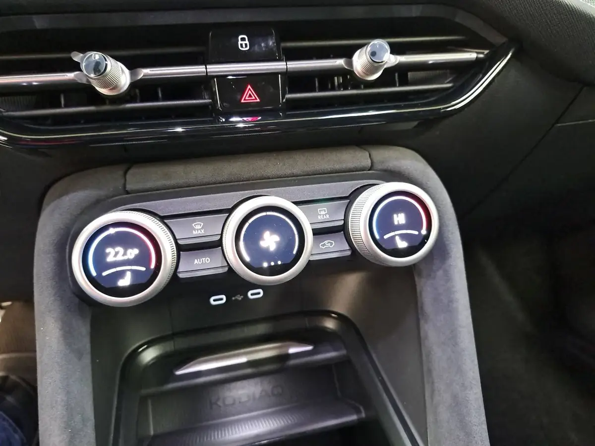 SKODA KODIAQ 1.5 TSI DSG SPORTLINE NAVI LED ACC PANO WINTER AHK
