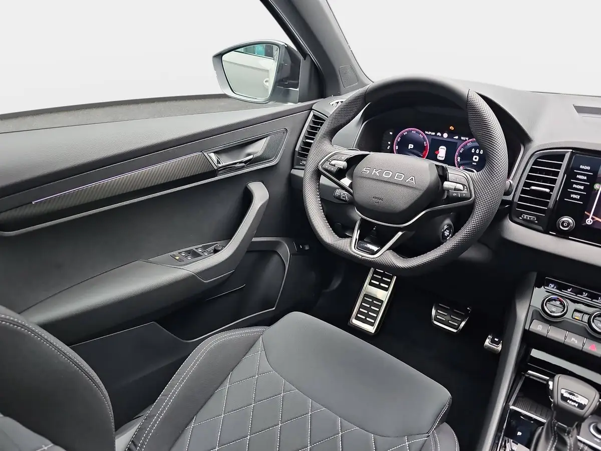SKODA KAROQ 2.0 TSI DSG SPORTLINE 4X4 AHK PANO