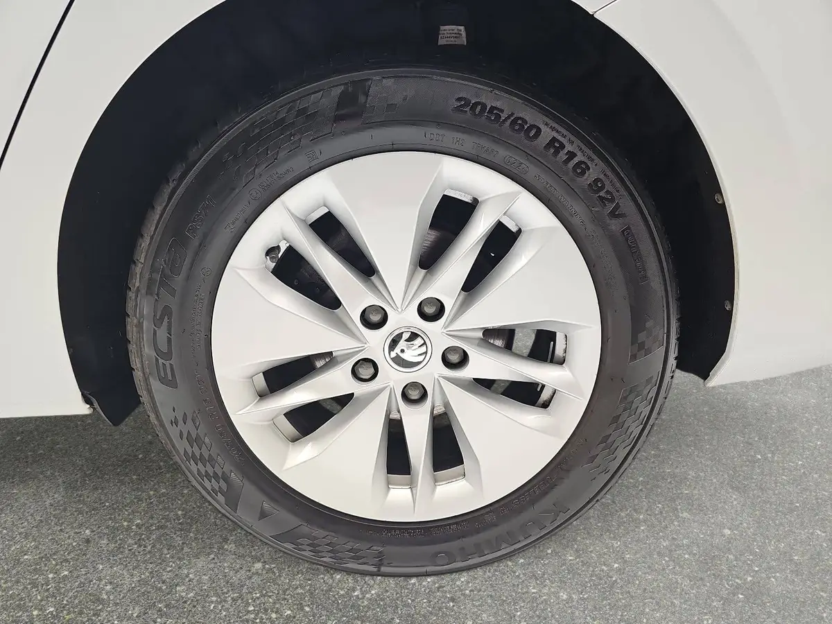 SKODA OCTAVIA COMBI 1.0 TSI AMBITION NAVI LED PDC