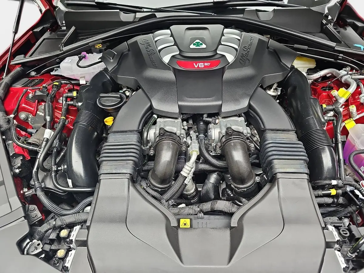 ALFA ROMEO GIULIA 2.9 V6 BI-TURBO QUADRIFOGLIO ORO
