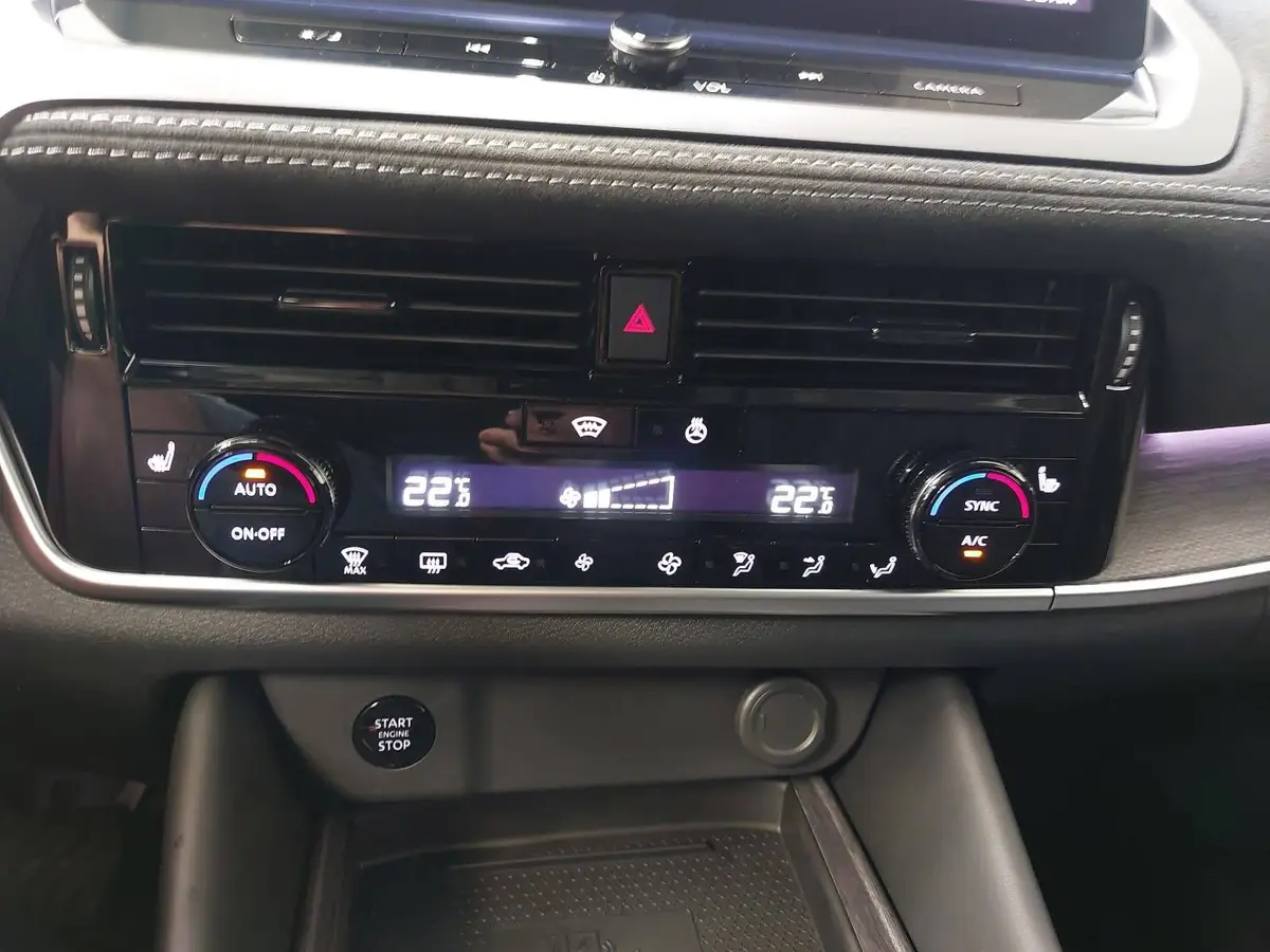 NISSAN QASHQAI 1.3 DIG-T MHEV AUTO. MJ27 TEKNA PREMIUM PAKET 2-FARBEN
