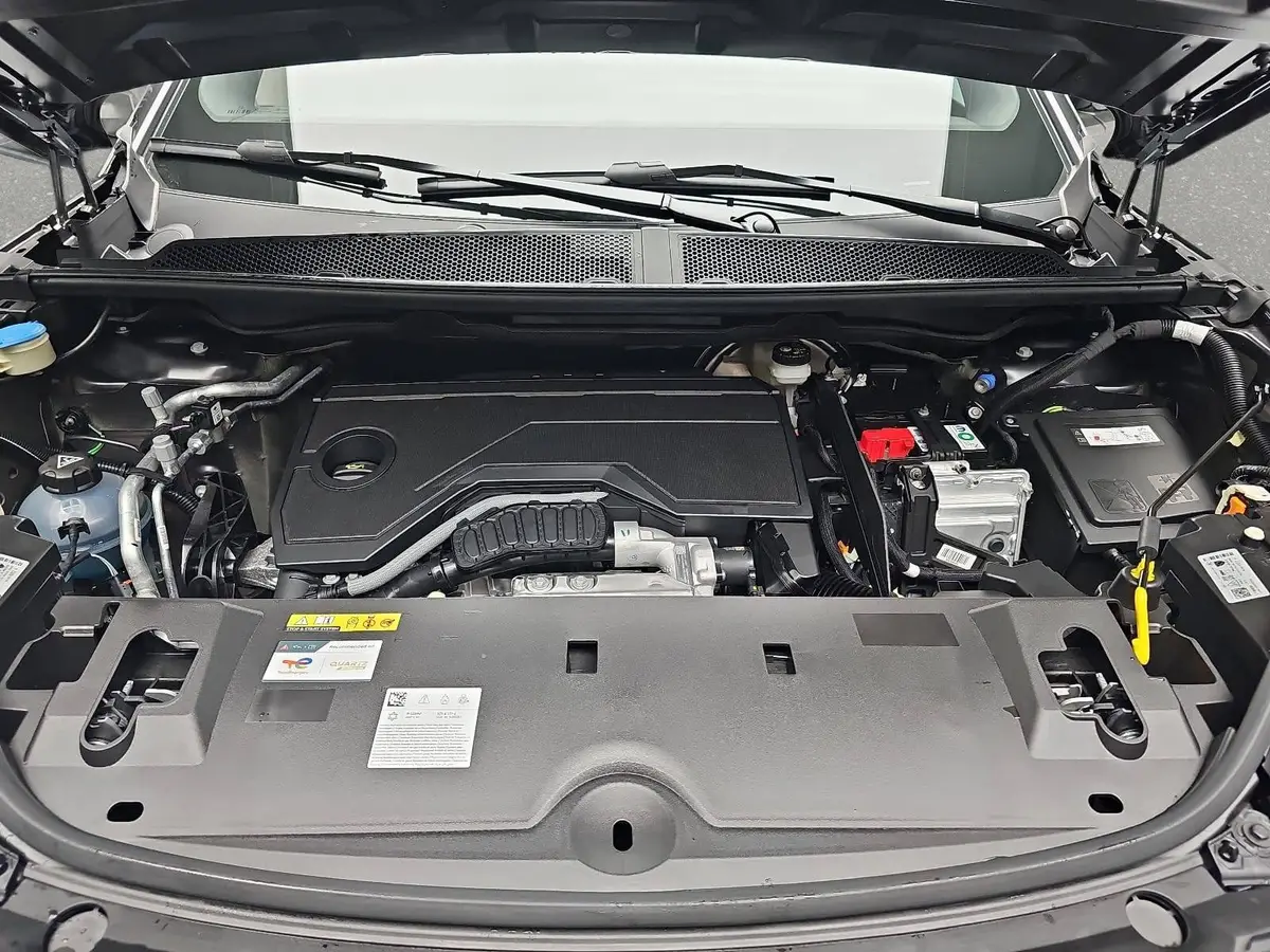 PEUGEOT 3008 1.2 HYBRID 145 E-DSC6 ALLURE LED DAB WINTER AHK LM