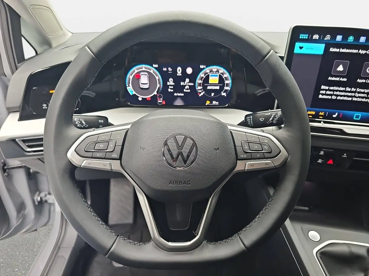 VW GOLF VIII 1.5 TSI LIFE LED ACC KAMERA AHK LM17