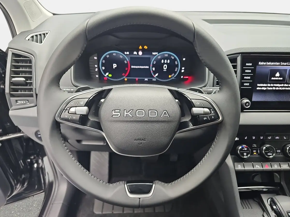 SKODA KAROQ 1.5 TSI DSG LED KAMERA PDC AHK LM
