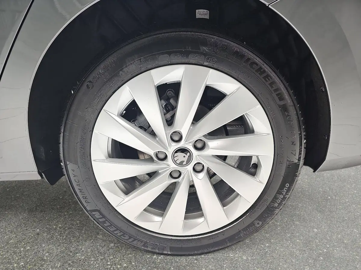 SKODA OCTAVIA COMBI 2.0 TDI DSG SELECTION AHK LM KAMERA