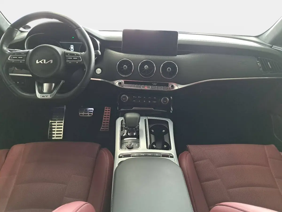 KIA STINGER 3.3 V6 T-GDI AUTO. 4WD GT NAVI LED LEDER WINTER KA