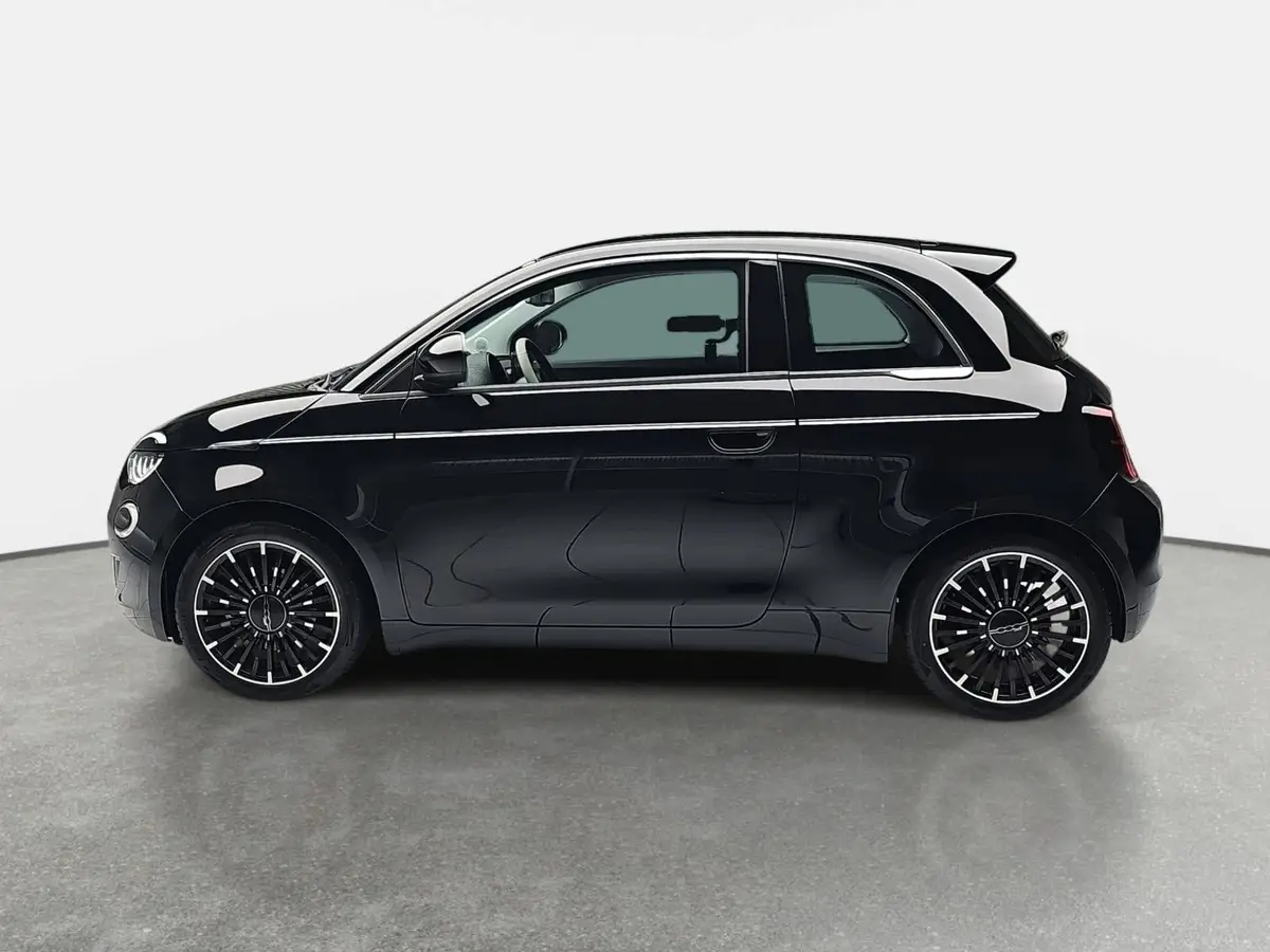 FIAT 500E ELEKTRO 42 KWH WINTERRÄDER BY BOCELLI NAVI KLIMA LED JBL APPLE/ANDROID LM17