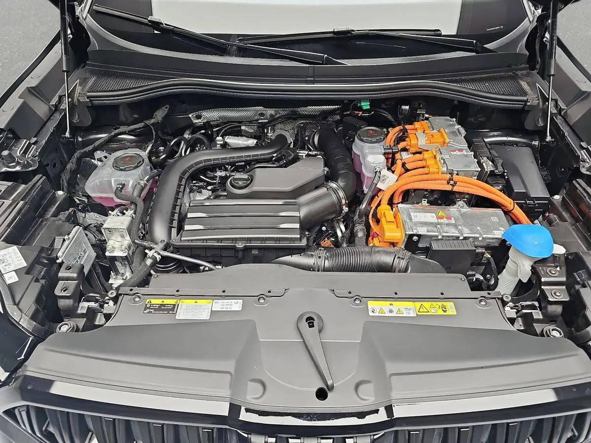 SKODA KODIAQ 1.5 TSI DSG IV PHEV SPORTLINE AHK PANO LM