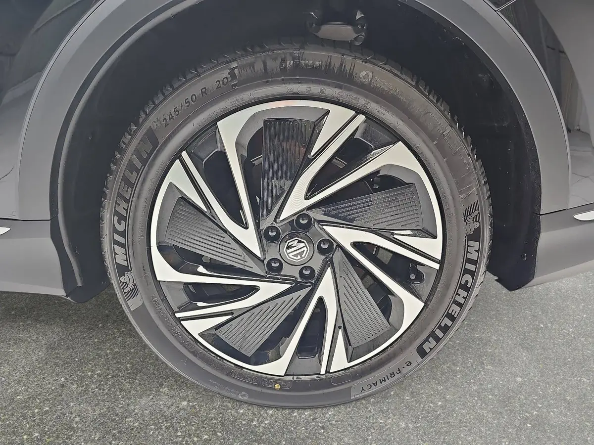 MG ANDERE EV 77 KWH LUXURY PANORAMA LEDER 20-ZOLL