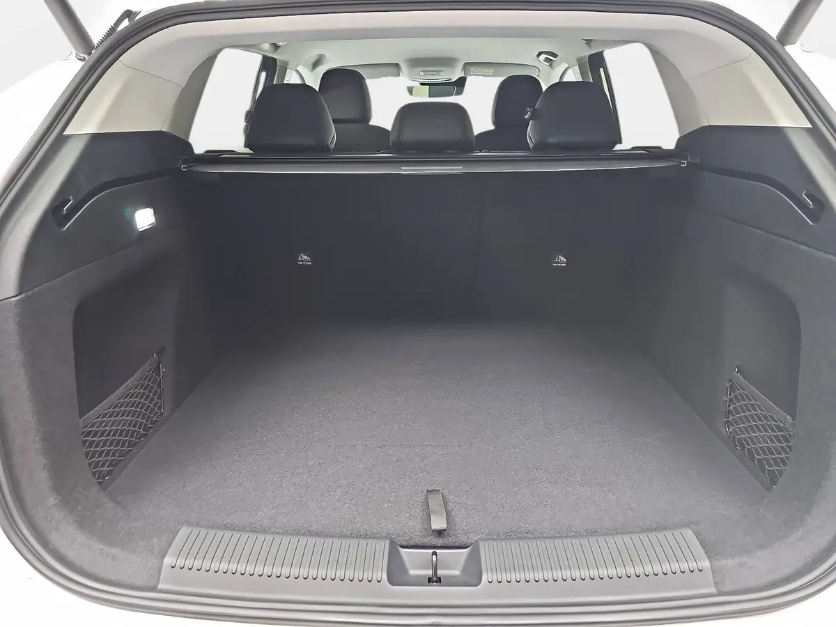 MG HS 1.5 HYBRID+ MY25.5 LUXURY LEDER 360-GRAD-KAMERA 19-ZOLL-LM