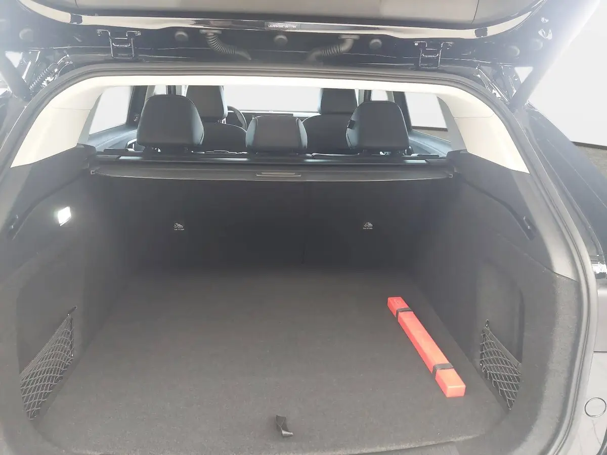 MG HS 1.5 HYBRID+ MY25.5 LUXURY LEDER 360-GRAD-KAMERA 19-ZOLL-LM