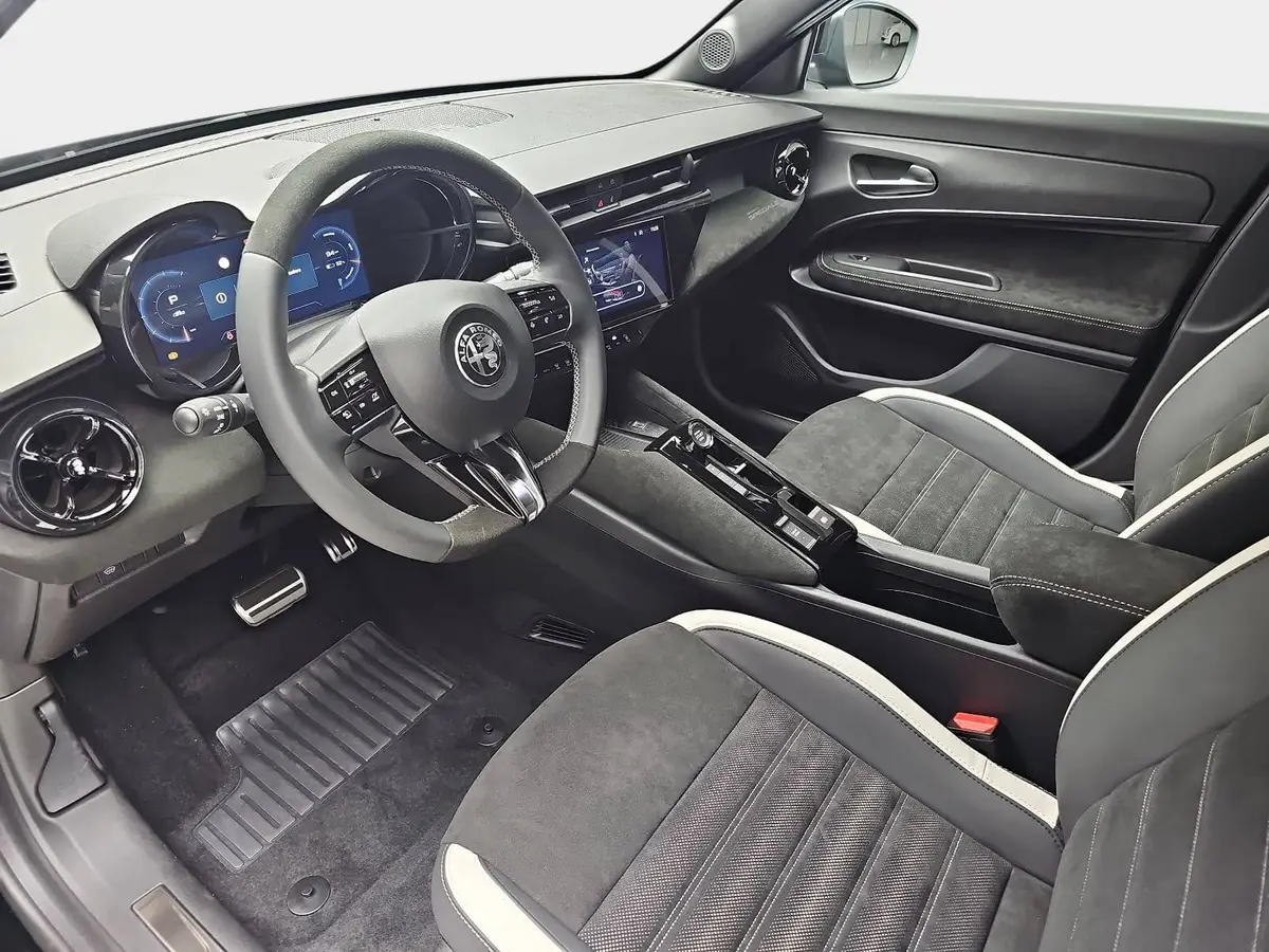 ALFA ROMEO JUNIOR ELETTRICA 54 KWH SPORT SPECIALE TECHNOLOGIE-PAKET