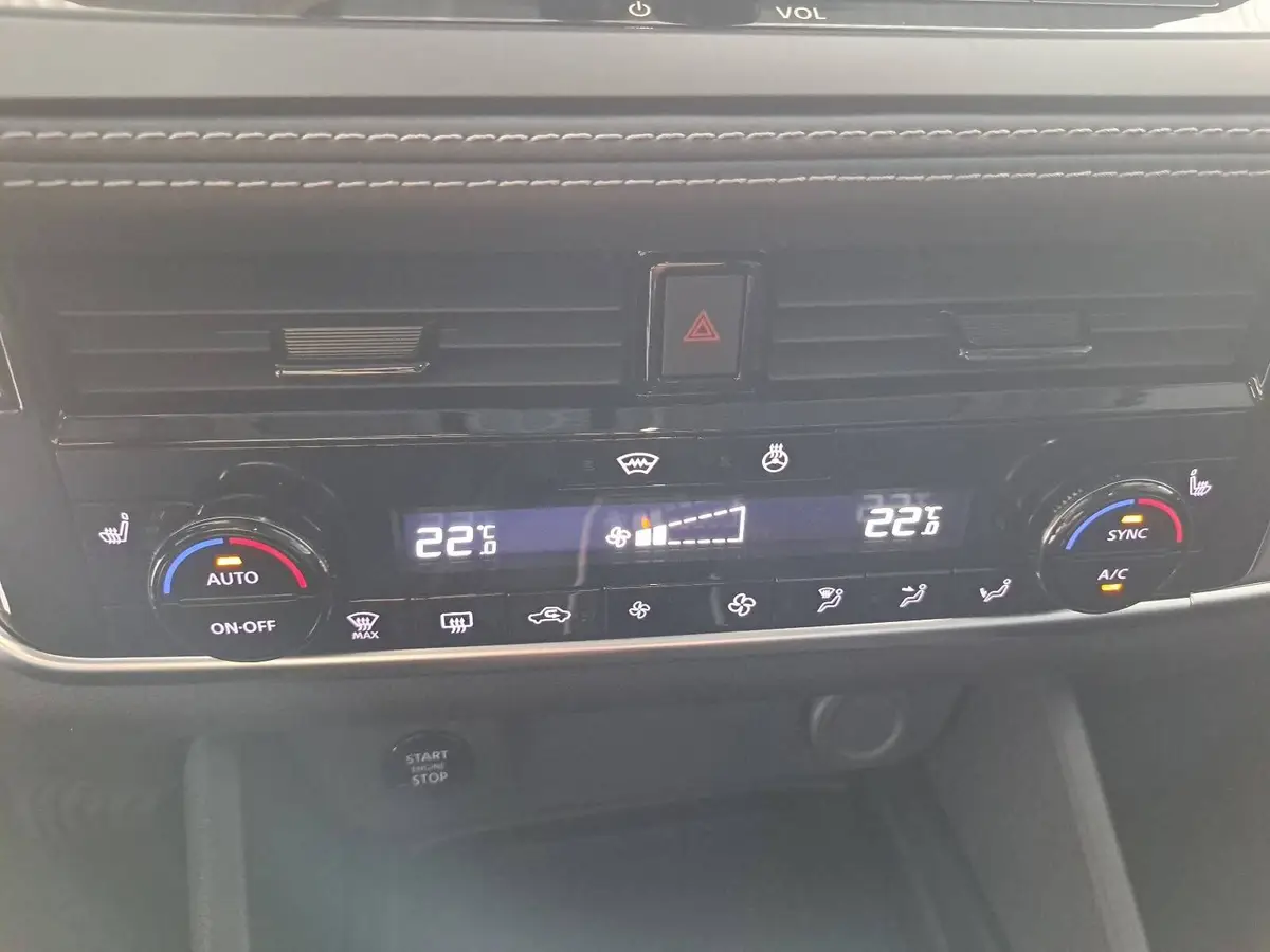 NISSAN QASHQAI 1.3 DIG-T MHEV AUTO. MJ27 N-CONNECTA WINTER EL-HECKKLAPPE PANO