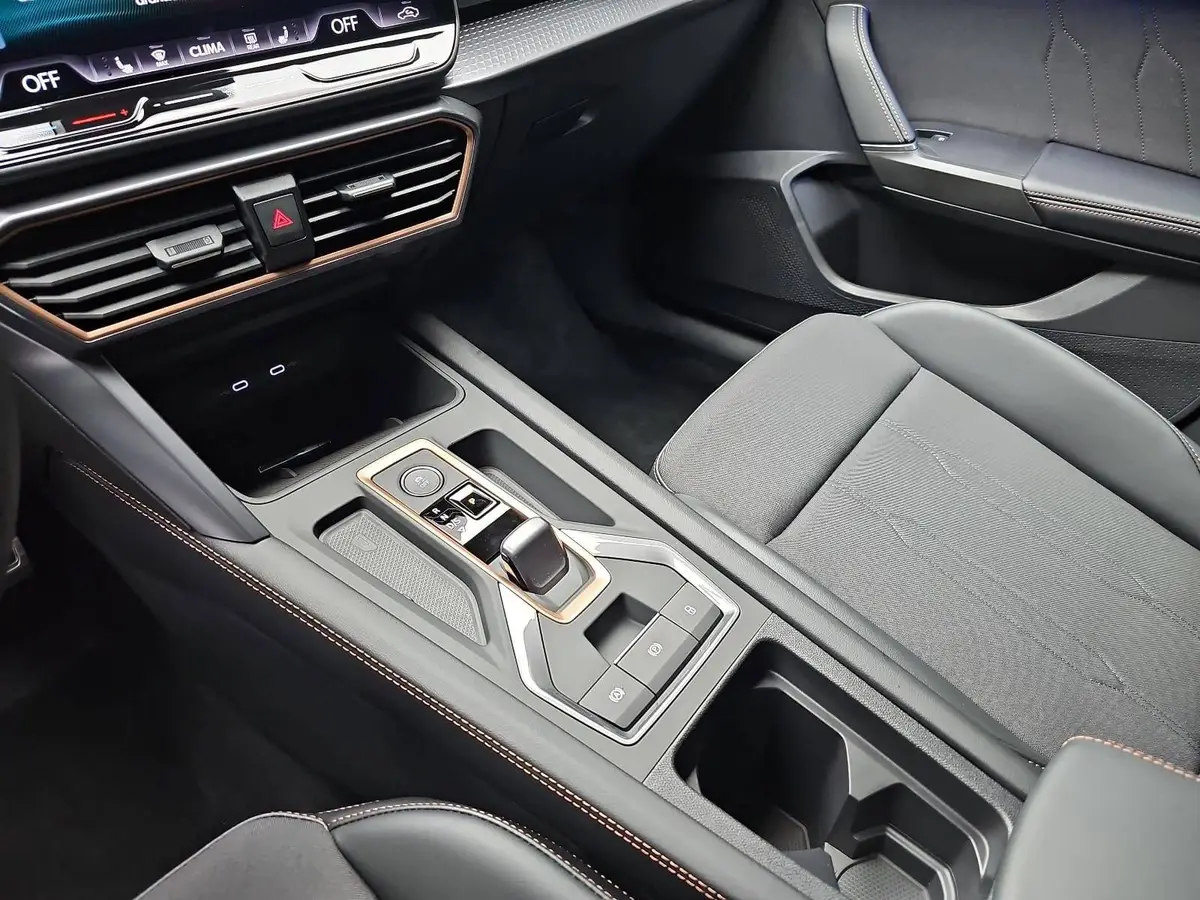 CUPRA LEON 1.5 ETSI DSG LED ACC DCC FULL-LINK WINTER PDC KAME