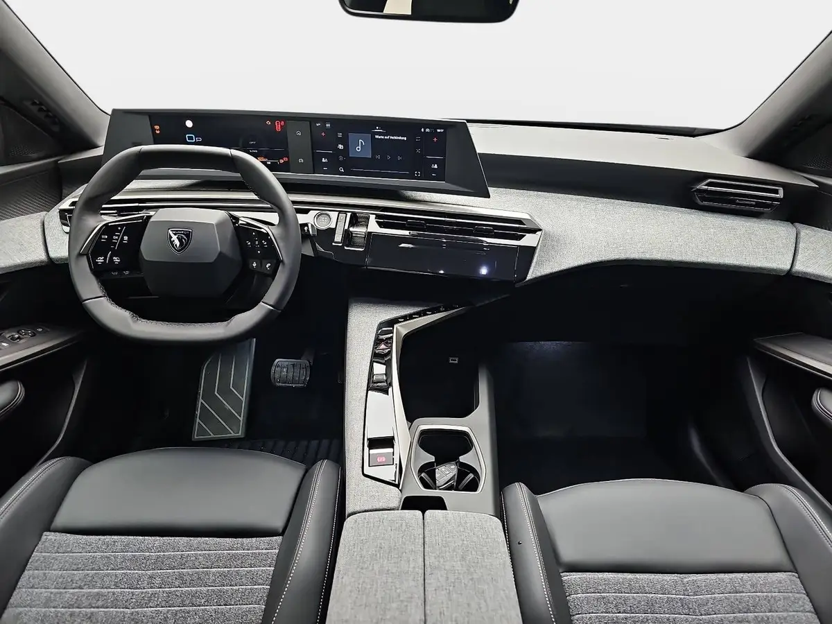 PEUGEOT 5008 1.2 HYBRID 145 E-DSC6 ALLURE KLIMA LED 7-S DAB 360