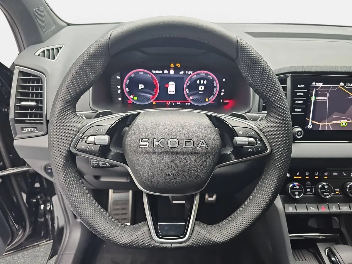 SKODA KAROQ 2.0 TDI DSG SPORTLINE 4X4 PANO AHK