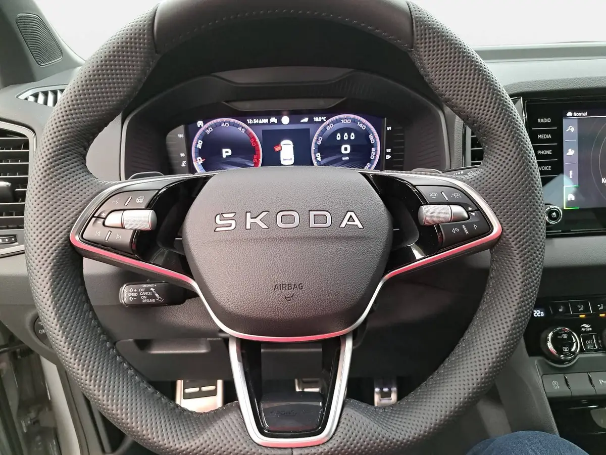 SKODA KAROQ 2.0 TDI DSG SPORTLINE 4X4 NAVI LED