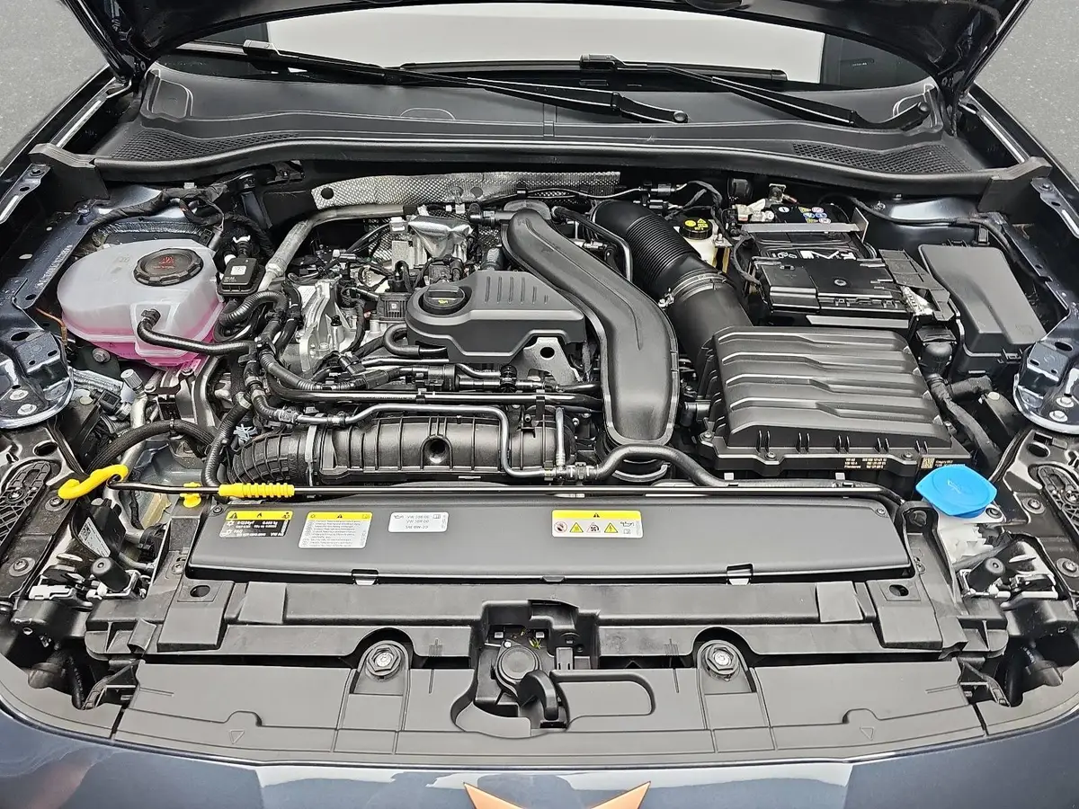 CUPRA LEON 1.5 ETSI DSG LED KLIMAUTO ACC DCC KLIMA DAB K