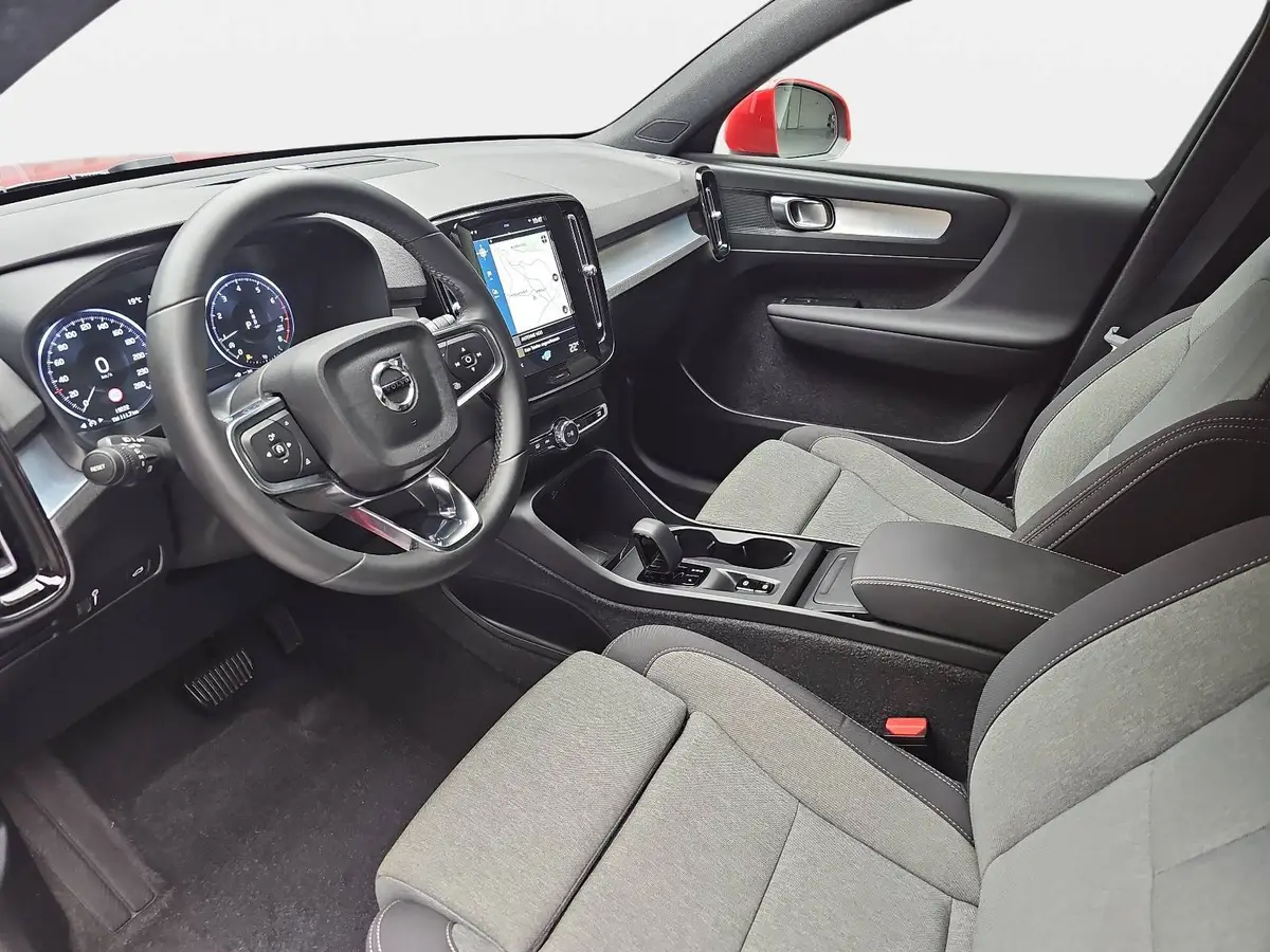 VOLVO XC40 T2 2WD AUTO. CORE NAVI LED EL.HECKKL. PDC KAMERA L