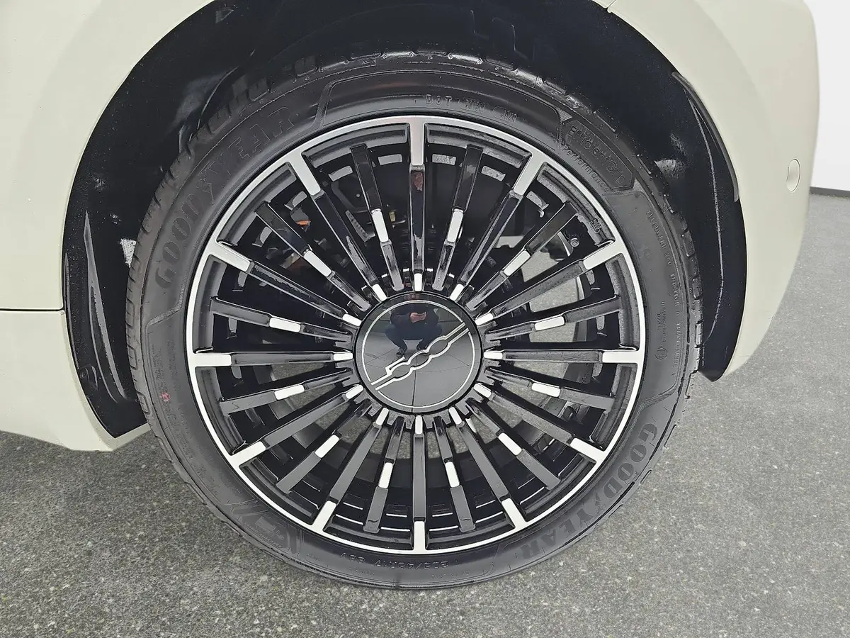 FIAT 500E ELEKTRO 42 KWH LA PRIMA