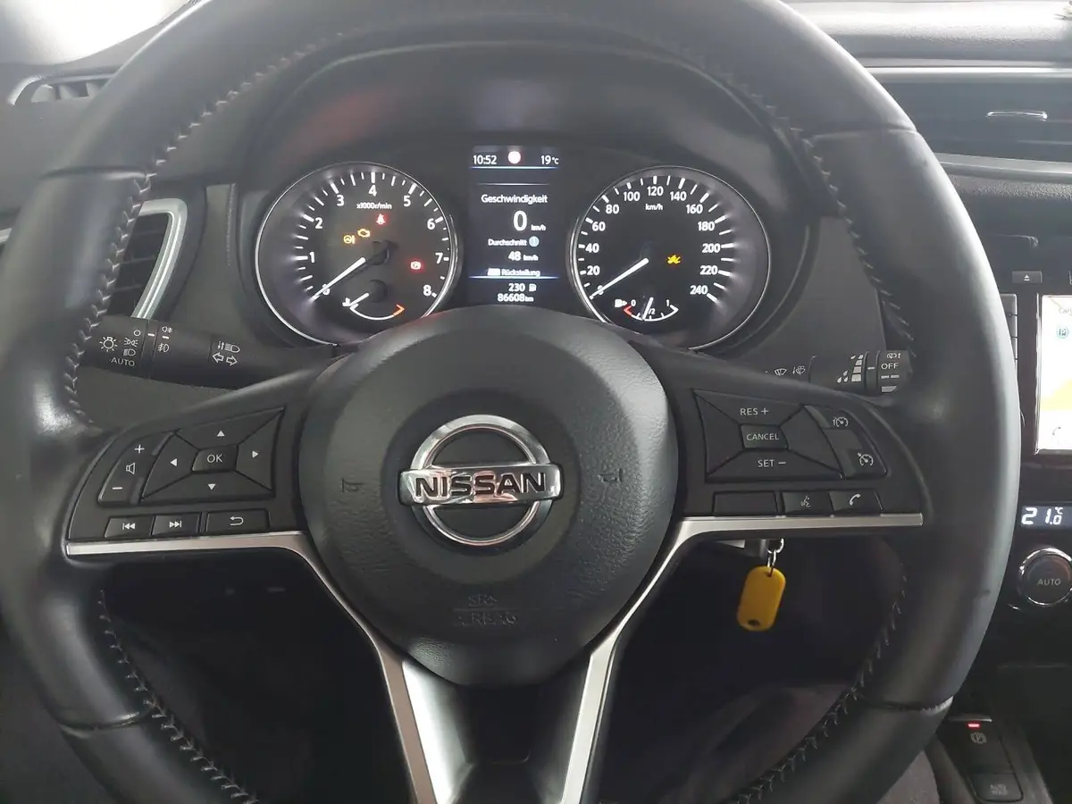 NISSAN QASHQAI 1.3 DIG-T NAVI CONNECT WINTER PDC KAMERA LM