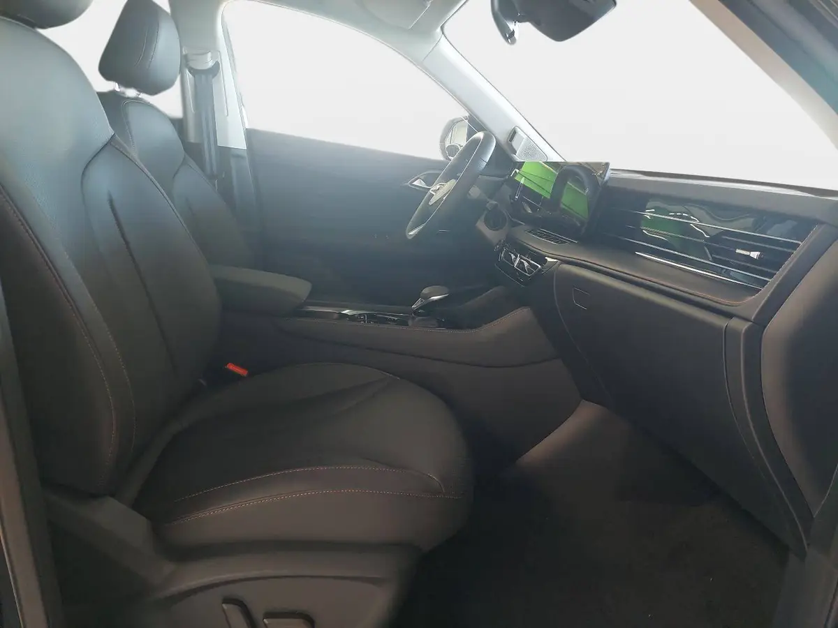 MG HS 1.5 HYBRID+ MY25.5 LUXURY LEDER 360-GRAD-KAMERA 19-ZOLL-LM