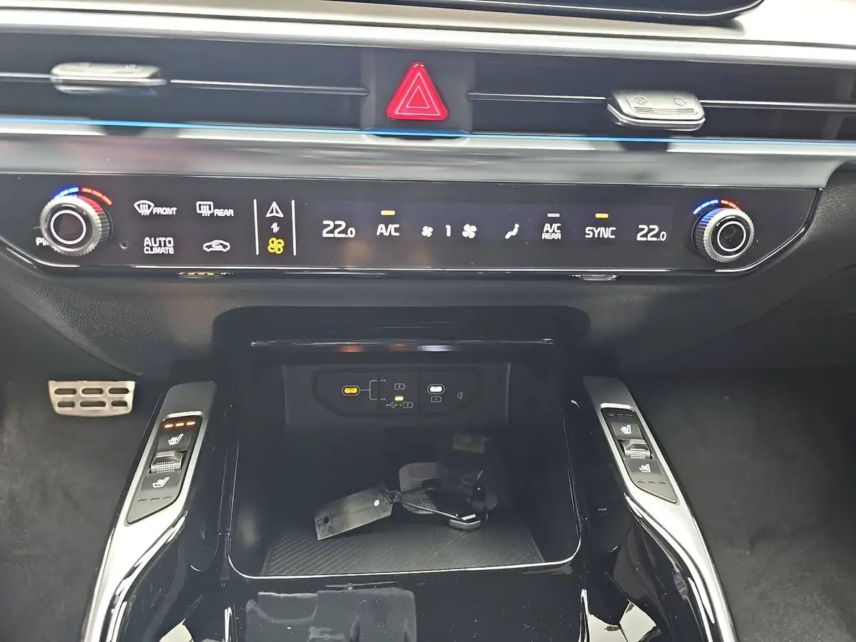 KIA SORENTO 2.2 CRDI AWD DCT8 PLATINUM MJ26 7 SITZER LEDER NAPPA PREMIUM GLASDACH AHK