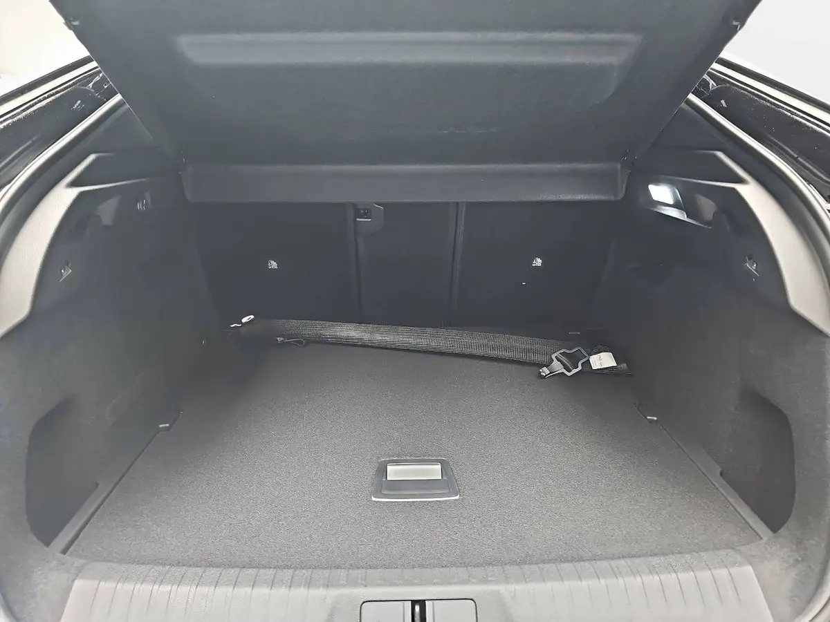 PEUGEOT 3008 1.2 HYBRID 145 E-DSC6 GT NAVI KLIMA LED AHK LM19