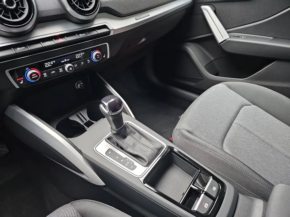 AUDI Q2 35 TFSI S-TRONIC S LINE NAVI LED ACC EL.HECKKL. WI