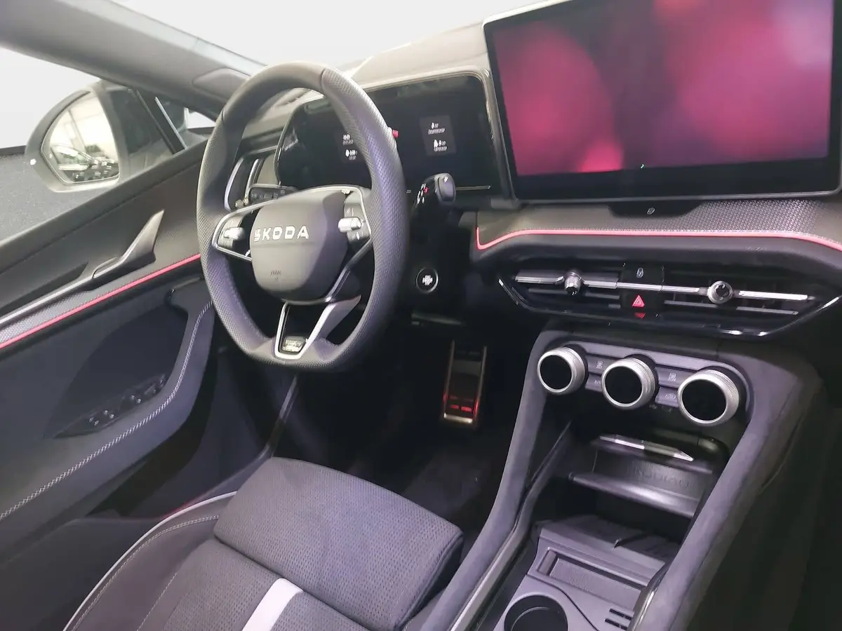 SKODA KODIAQ 1.5 TSI DSG SPORTLINE NAVI LED ACC PANO WINTER AHK