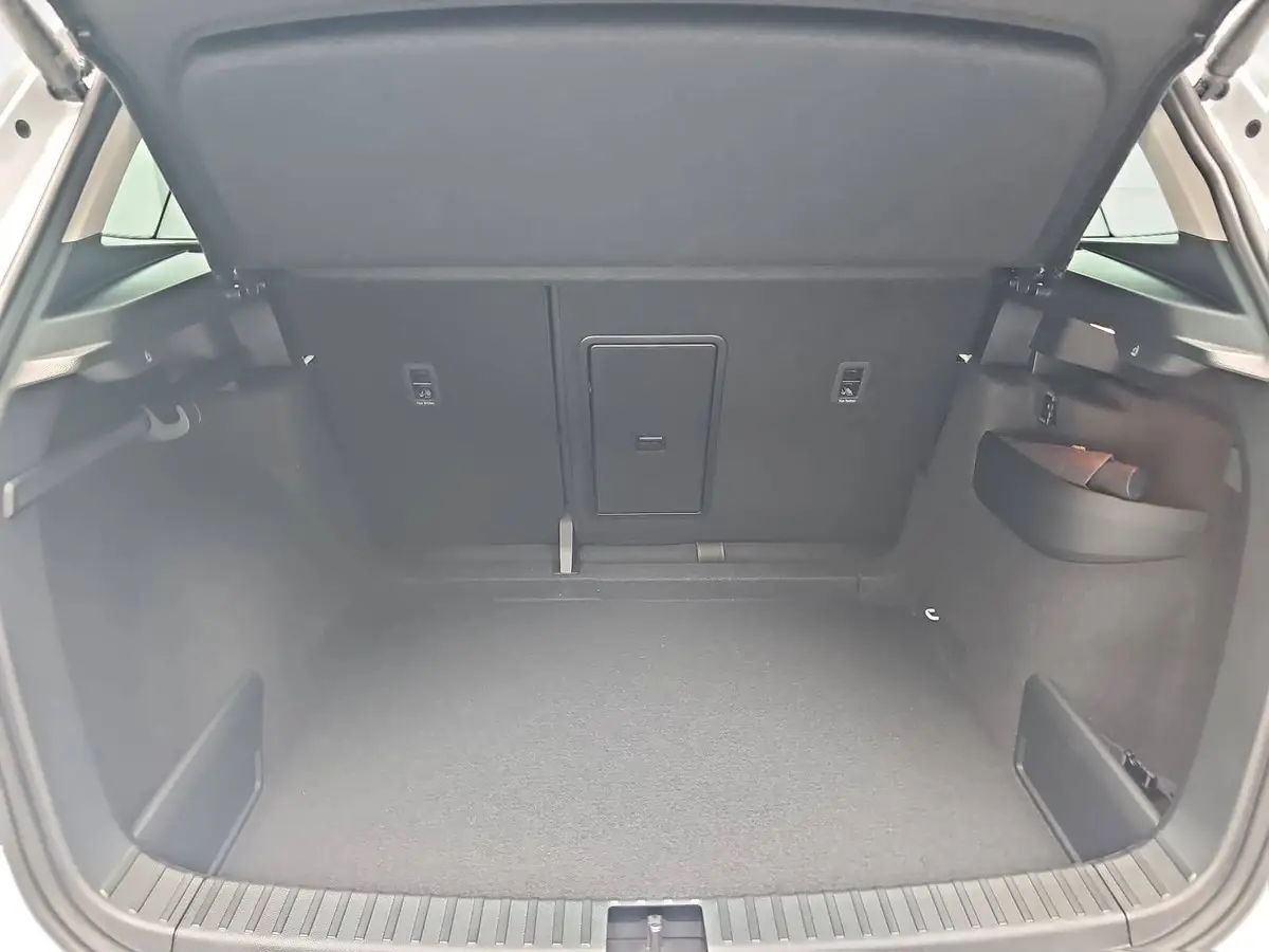 SKODA KAROQ 1.5 TSI DSG 130 JAHRE LED AHK LM