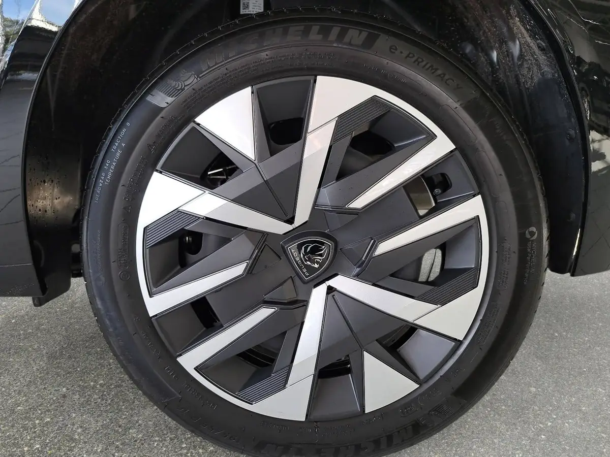 PEUGEOT 208 1.2 HYBRID 110 E-DSC6 STYLE LED GRA SHZ