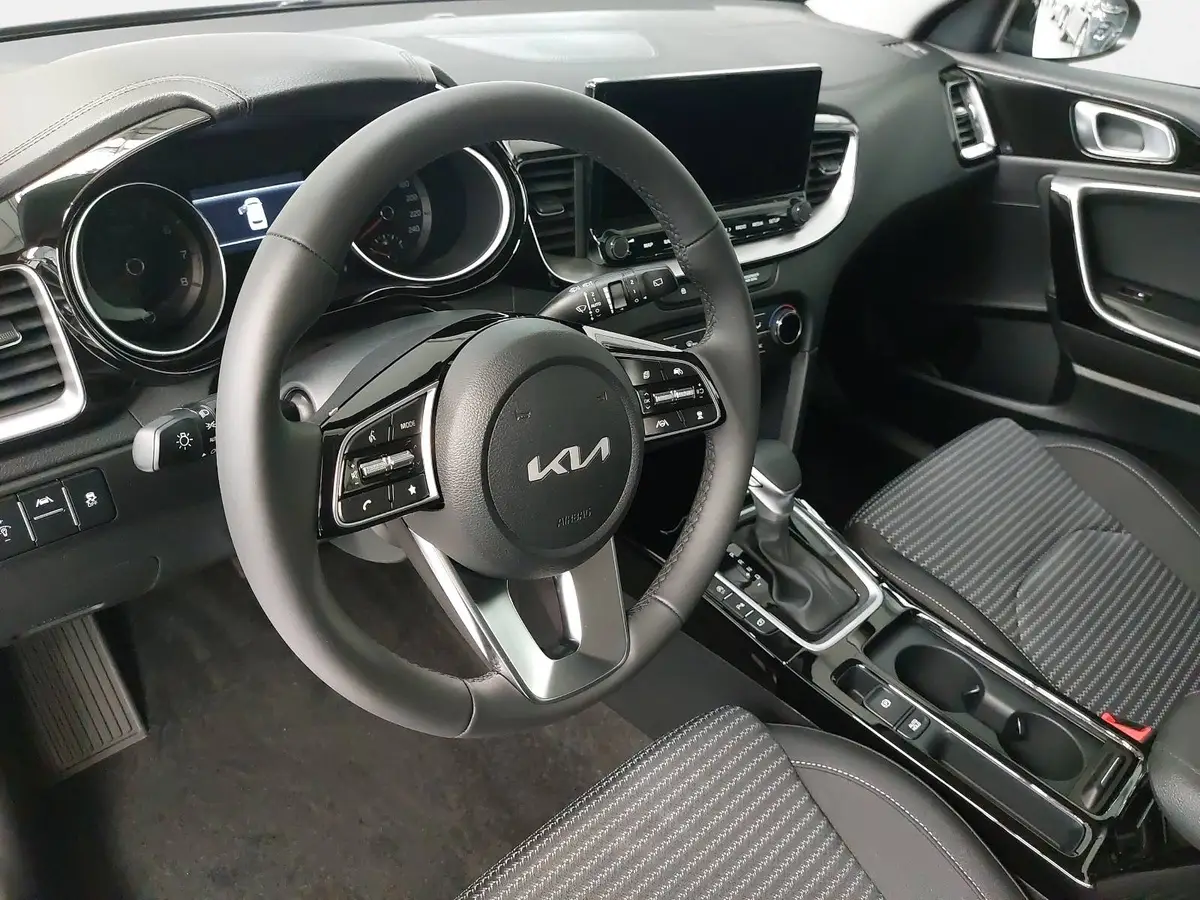 KIA CEED SW 1.5 T-GDI 48V DCT7 ULTIMATE EDITION