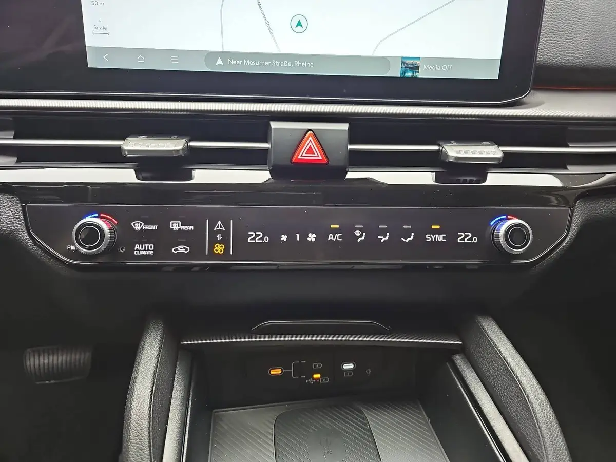 KIA SPORTAGE 1.6 T-GDI 150 2WD DCT SPIRIT MJ26 GLASDACH DRIVEWISE SOUND