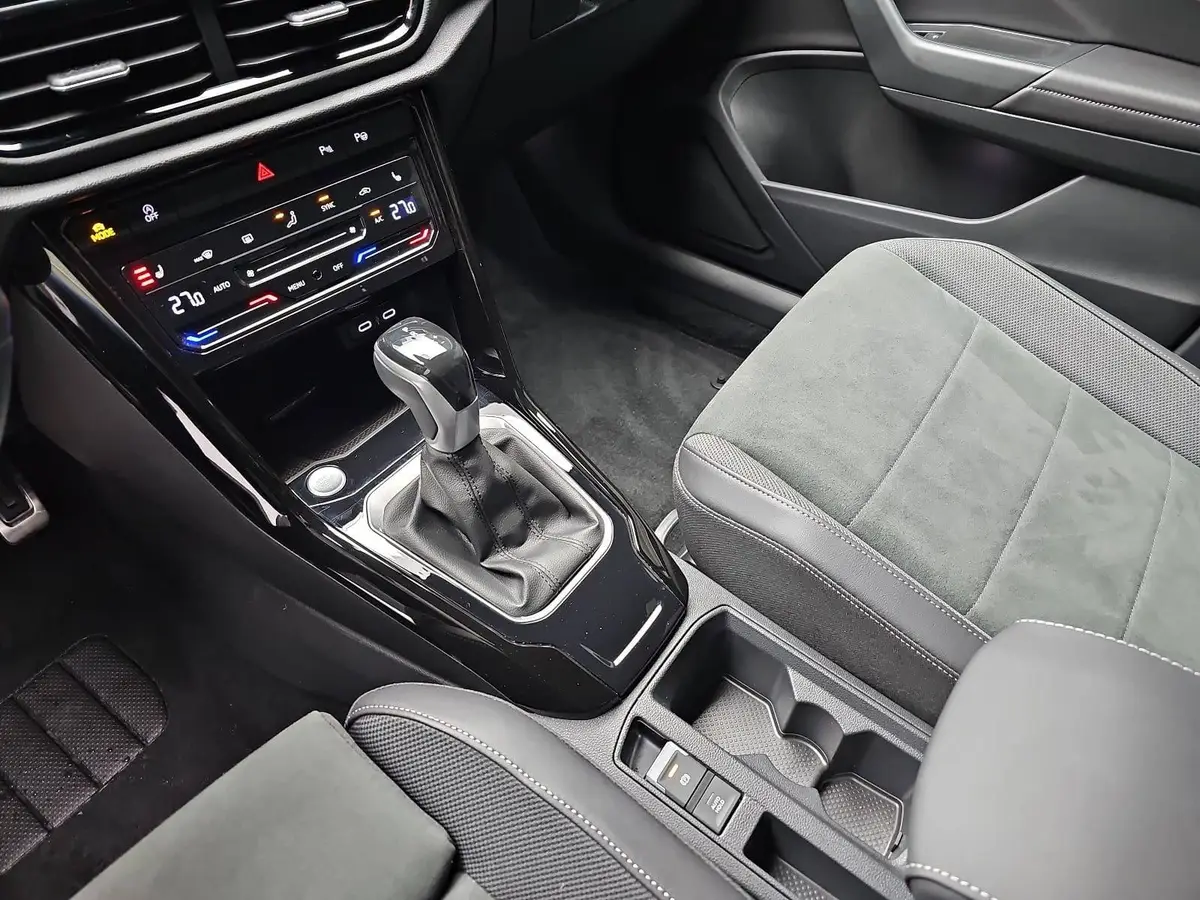 VW T-ROC 1.5 TSI DSG R-LINE NAVI KLIMA LED KAMERA WINTER AH